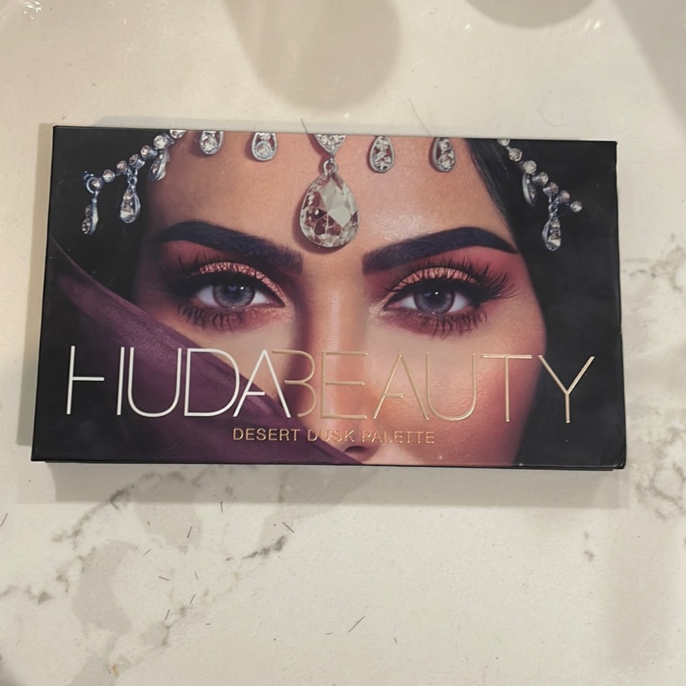 Huda beauty desert dusk
